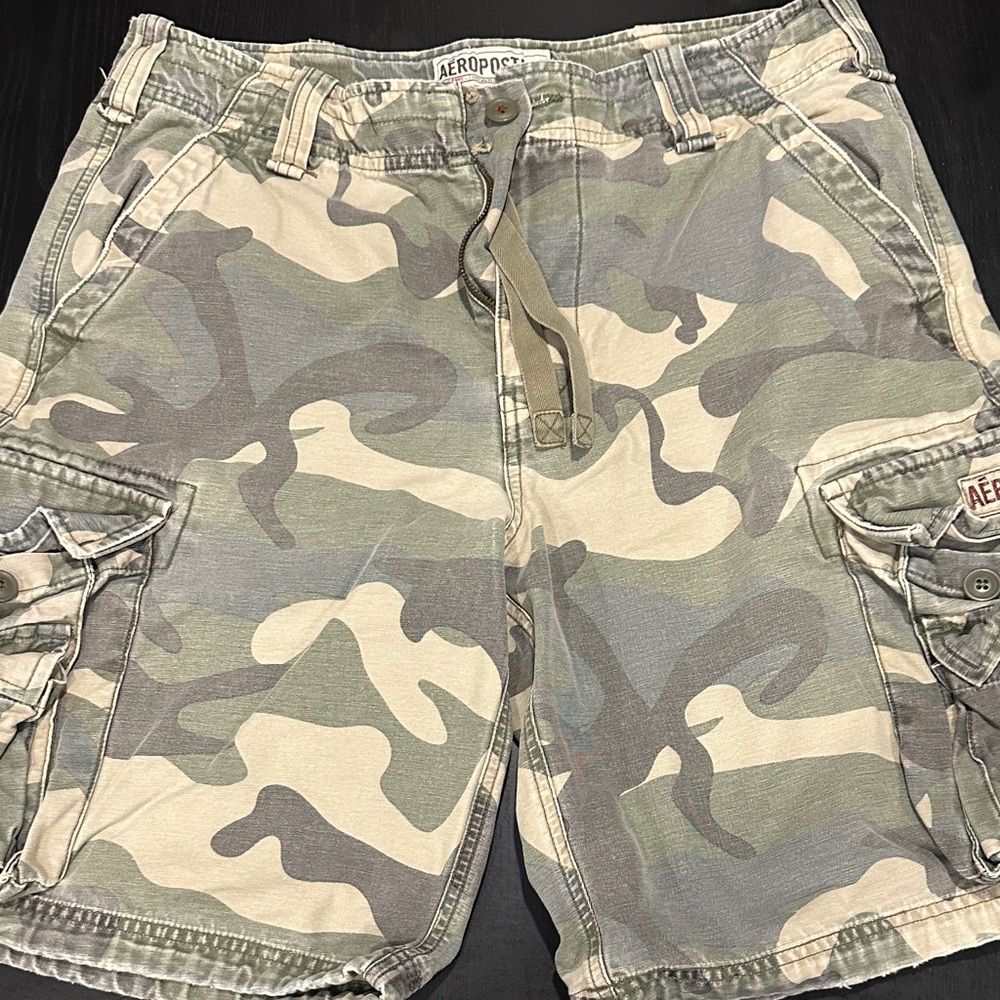 Aeropostale Men's Green and Tan Cargo Shorts